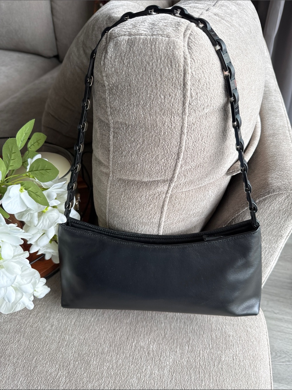 Salvatore Ferragamo Vintage Elegant Black Leather Shoulder Bag